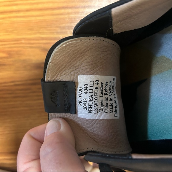 OluKai Black Leather Sneaker Size 10 - Picture 6 of 7